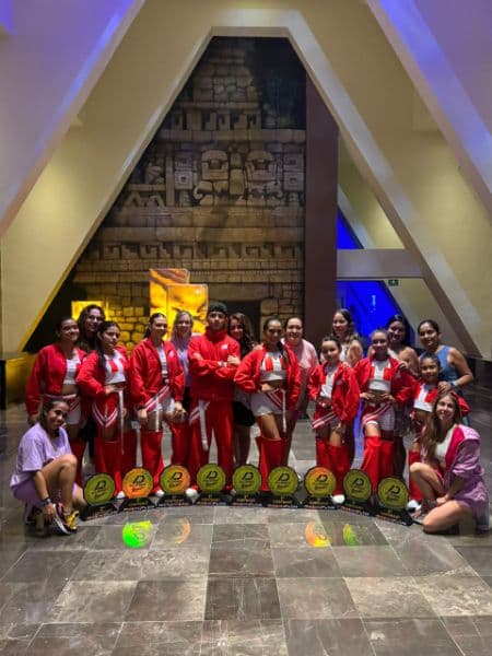 Reborn en All Dance Beach Cancún: llevar al Perú en alto